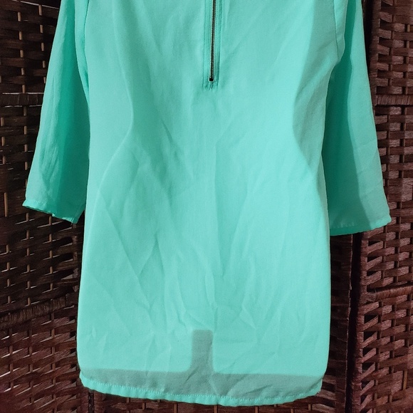 EXPRESS BLOUSE color Aqua very nice - Picture 2 of 3